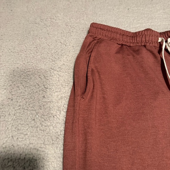 Vuori Sunday Performance Jogger V416 Size Small  29” Color Burgundy/Red - Picture 3 of 13